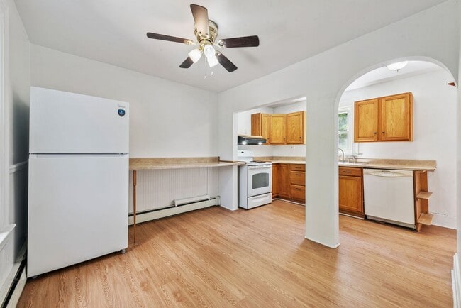 Building Photo - Stunning 2 Bedroom home in Greensburg avai...