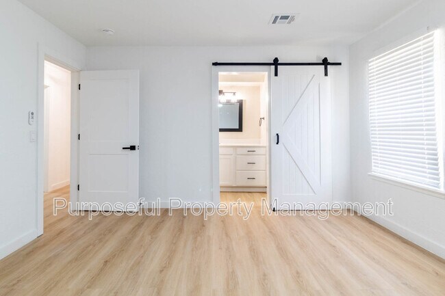 Building Photo - 8913 Bentree Country Way