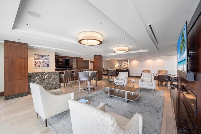 Building Photo - 800 AVENUE AT Port