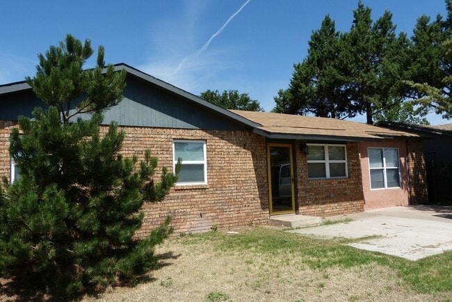 Primary Photo - 3 bedroom 1 bath home.