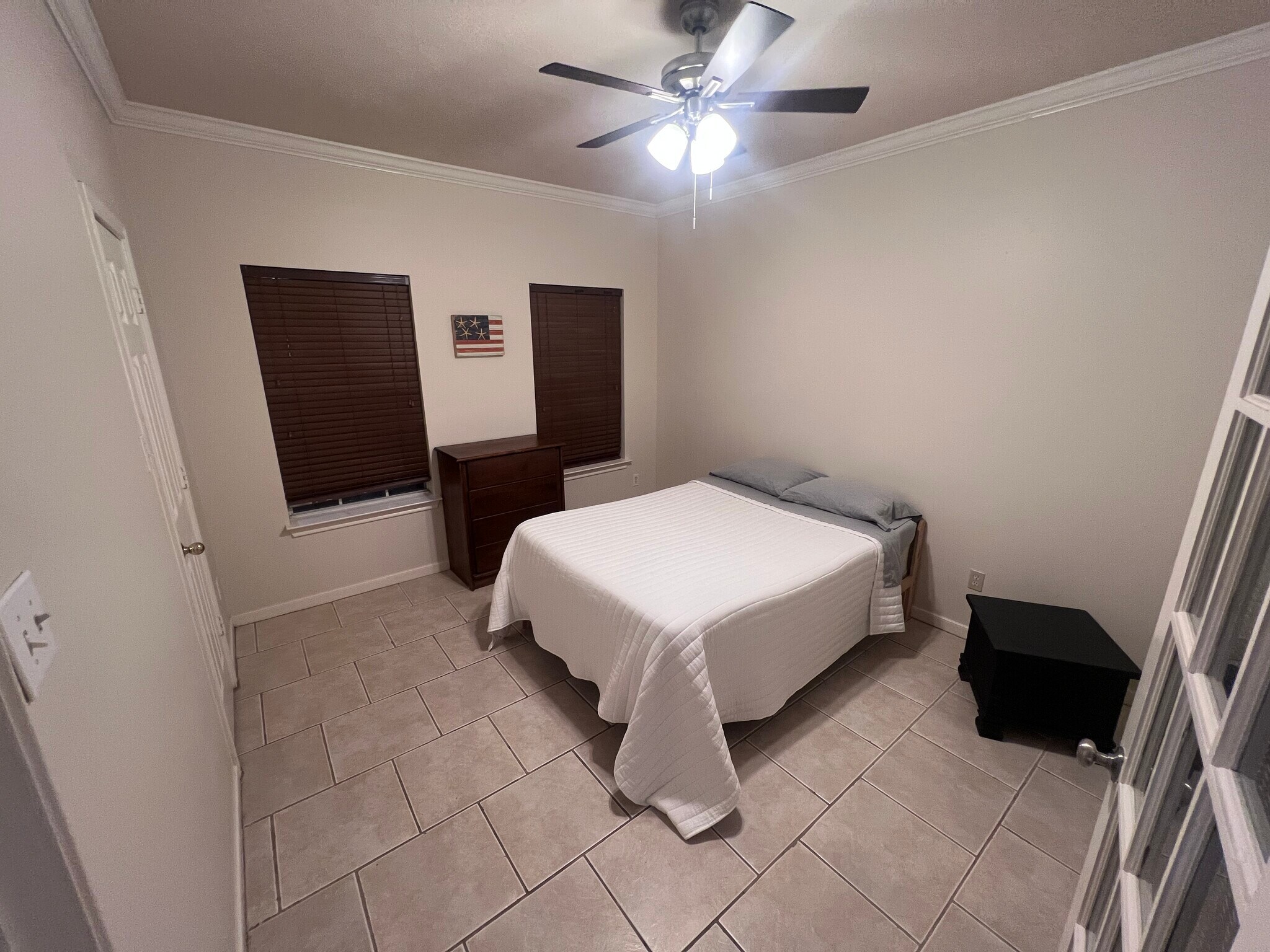 Building Photo - 2324 Sheridan St