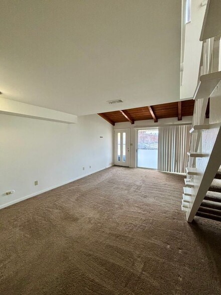 Building Photo - 11 Gloucester Ave