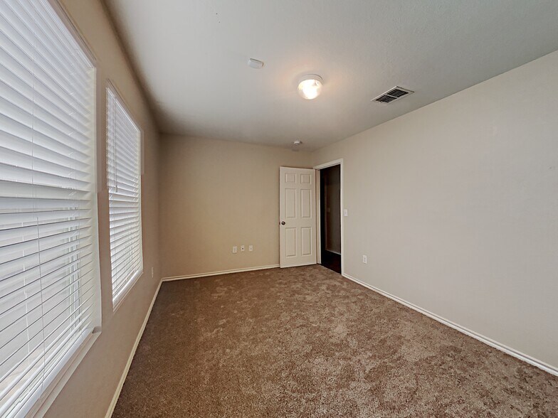 Building Photo - 7215 Geranium Path