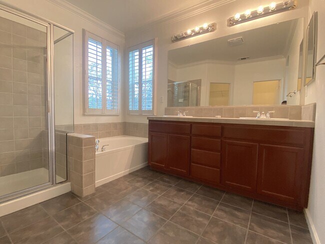 Building Photo - CLEAN AND SPACIOUS 4 BED, 2.5 BATH WITH COVERED BACK PATIO AND LUSH LANDSCAPING IN WESTLAKE COMMU...