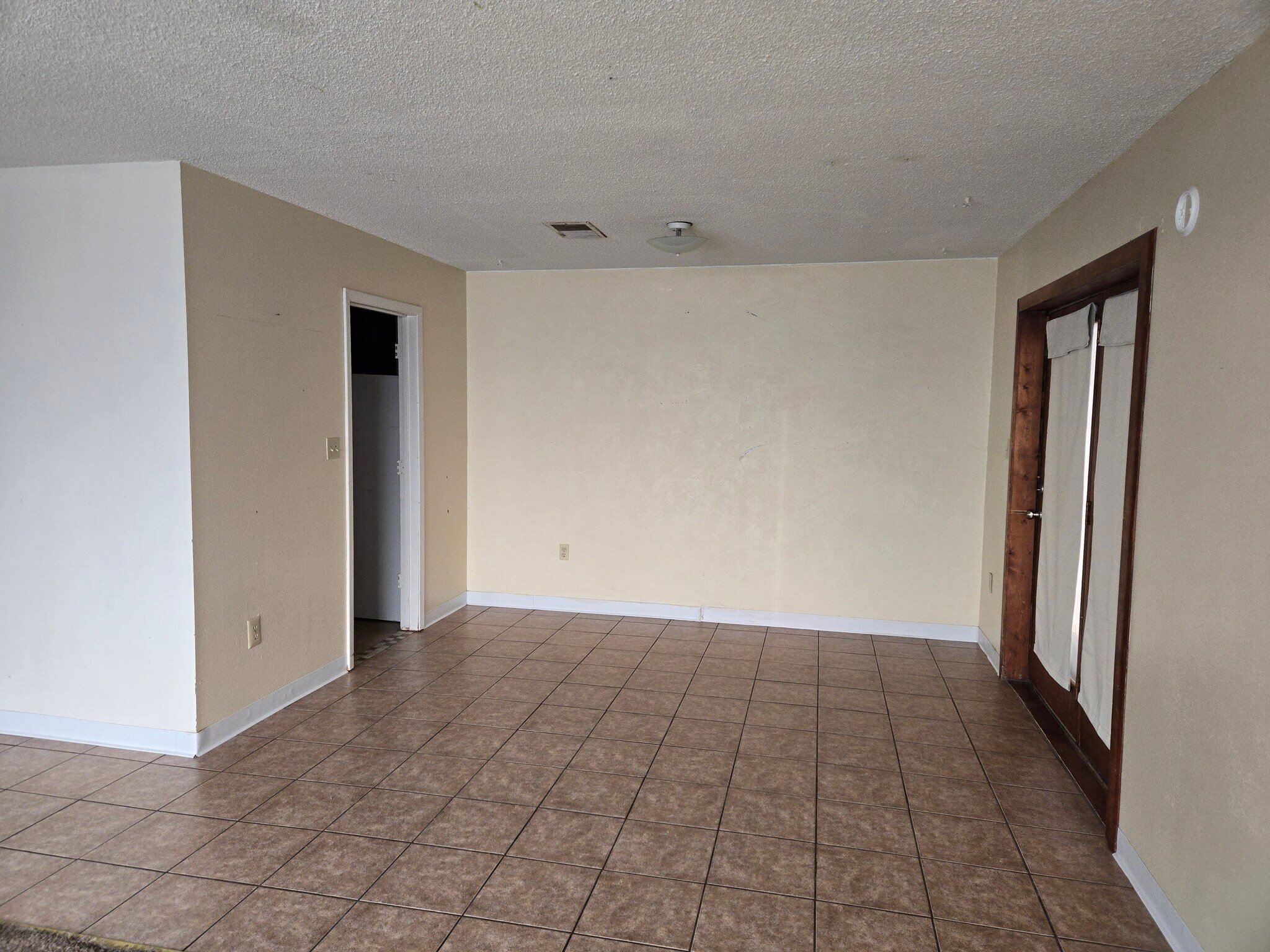 Dining - 101 E Florida St