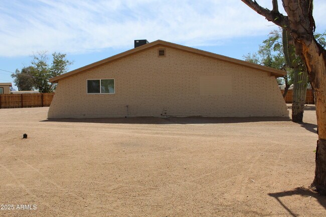 Building Photo - 1347 S Meridian Rd