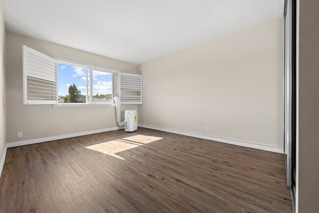 Building Photo - 6120 Decena Dr