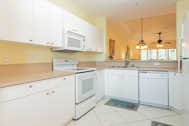 Building Photo - Peaceful Preserve-View Condo in Gated Blue Heron