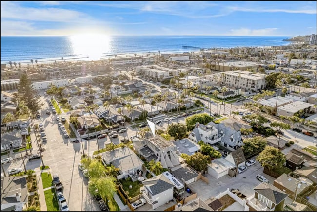 Building Photo - Beautiful Furnished Home 2 Blocks from the...