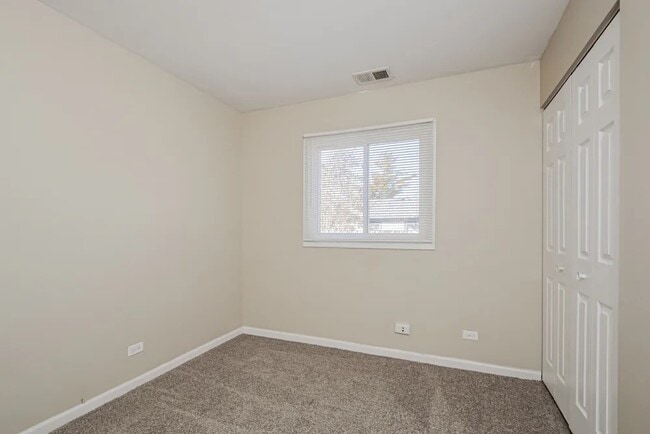 Building Photo - 881 Edenwood Dr