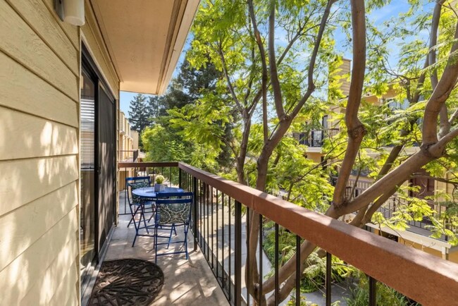 Building Photo - 461 Northlake Dr