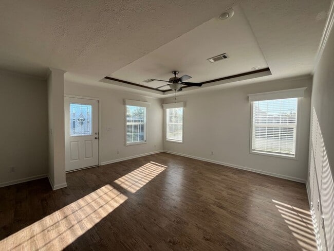 Building Photo - 171 Eland Dr