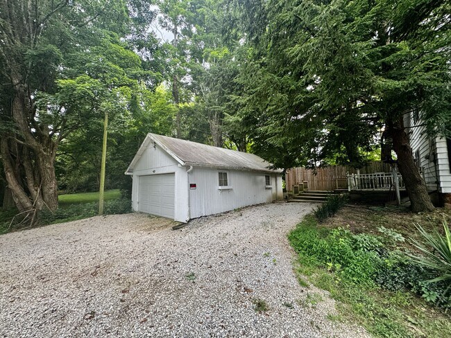Building Photo - 4550 E Ooley Ave