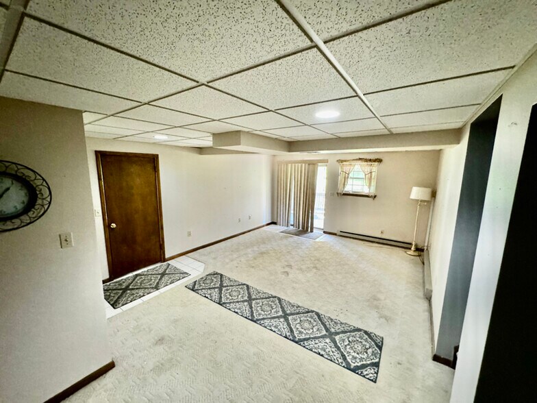 Building Photo - 20 Hazlett Ln