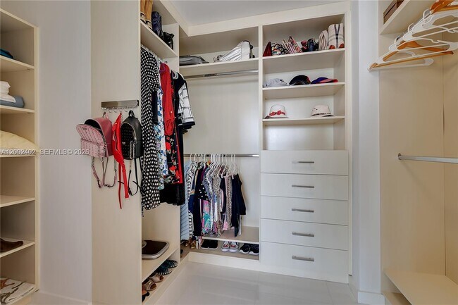 Building Photo - 1100 Biscayne Blvd