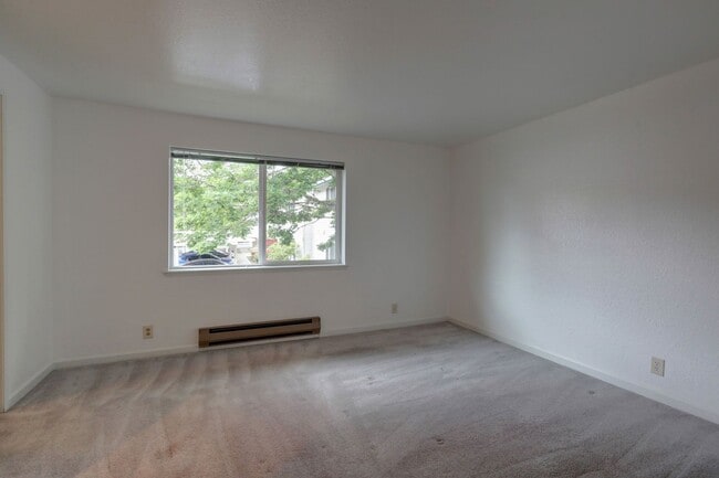 Building Photo - Beautiful 2 Bedroom Condo in Great Highlands Neighborhood!!