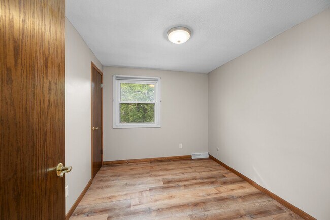 Building Photo - 3129 Windsor Dr