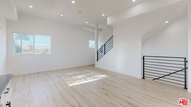 Building Photo - 1509 Cloverdale Ave