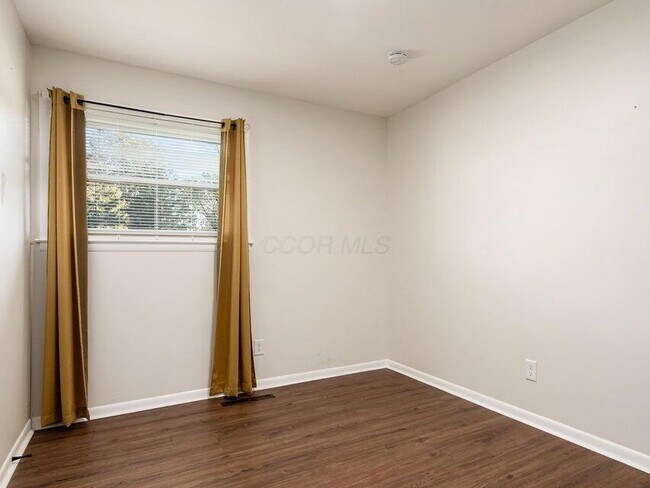 Building Photo - 1543 S Hamilton Rd