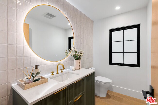 Building Photo - 2565 Patricia Ave