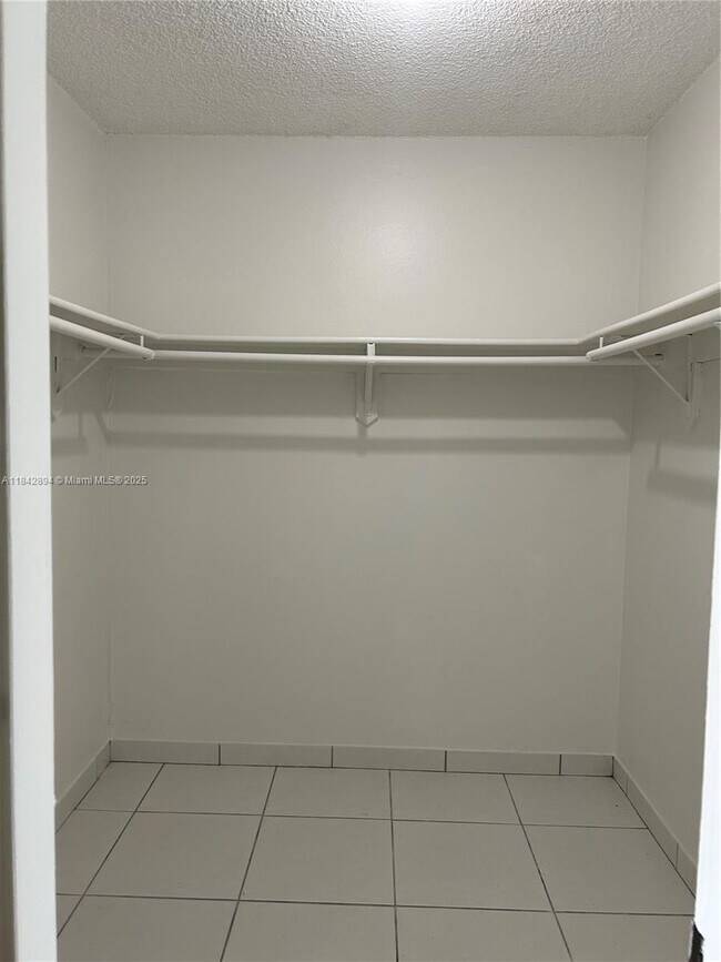 Building Photo - 955 SW 87th Ct