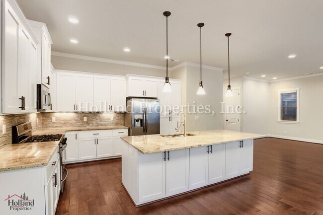 Building Photo - 17435 SW Forest Hollow St