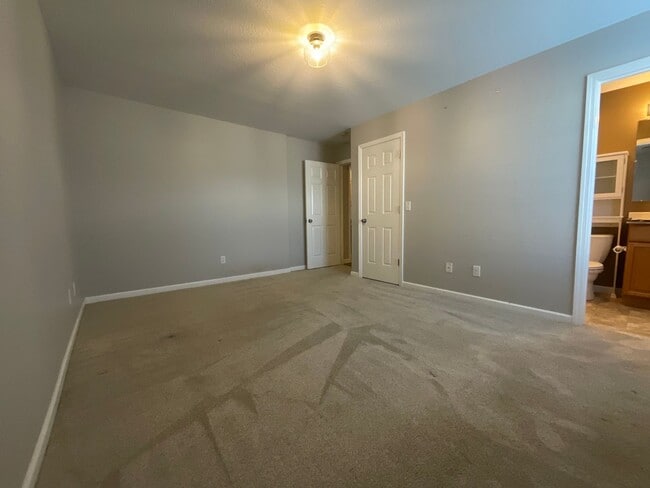 Building Photo - 3 bedroom/2 bath home