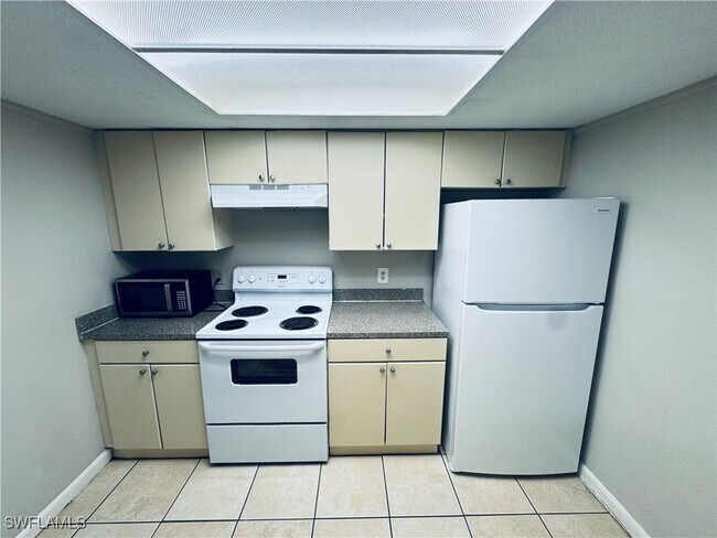 Building Photo - 12622 Kenwood Ln