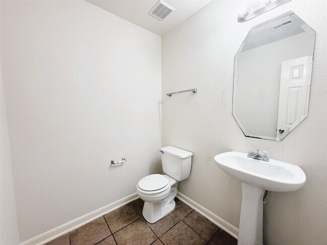 Building Photo - 431 Mantova Dr