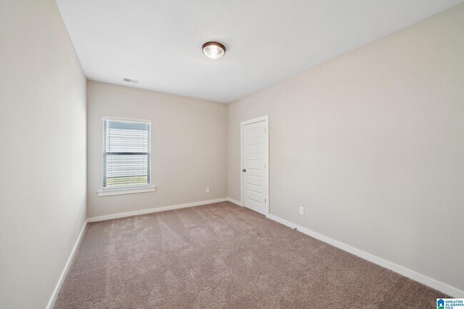 Building Photo - 129 Kings Wy