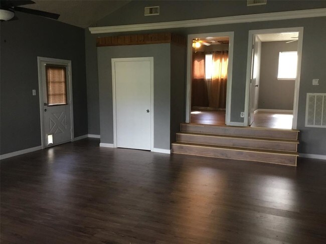 Building Photo - 25802 Beaver Run Dr