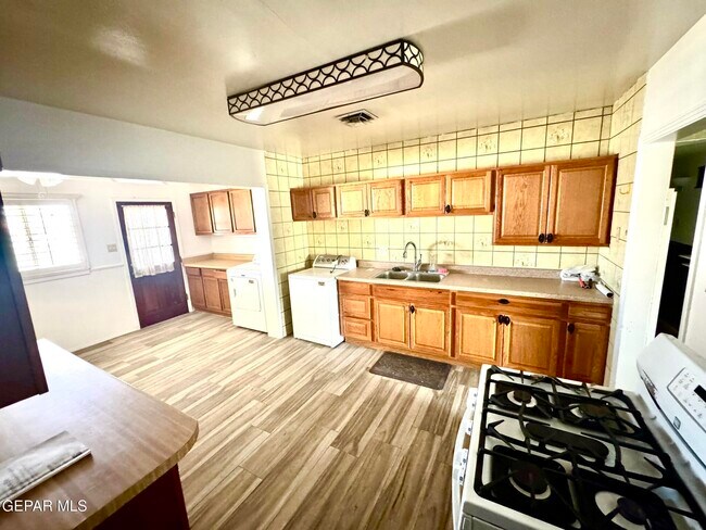 Building Photo - 7512 Kingman Dr