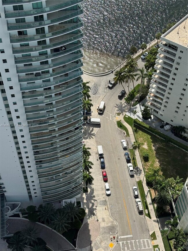 Building Photo - 1331 Brickell Bay Dr