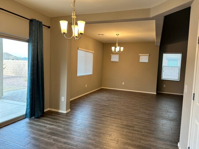 Building Photo - Beautiful Home in Saguaro Bloom!