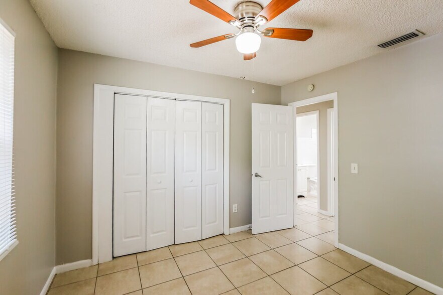 Building Photo - 933 Camellia Rd