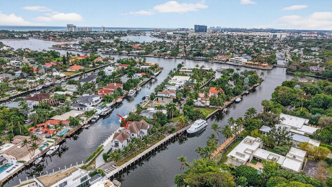 Building Photo - 400 Mola Ave