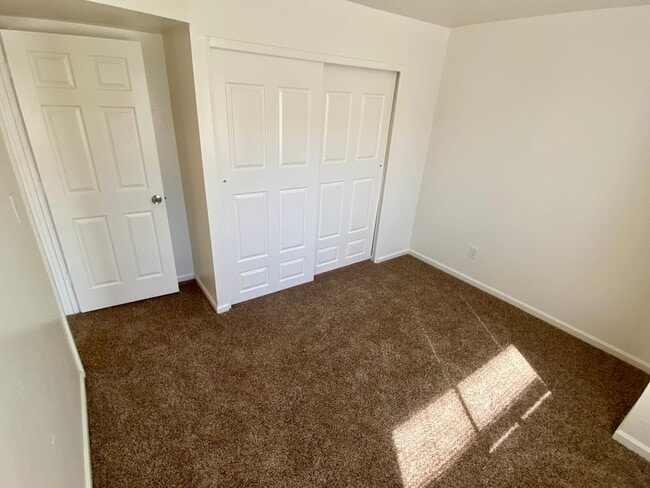 Building Photo - MOVE IN SPECIAL 3 Bedroom 1 Bathroom in Hallcraft Villas