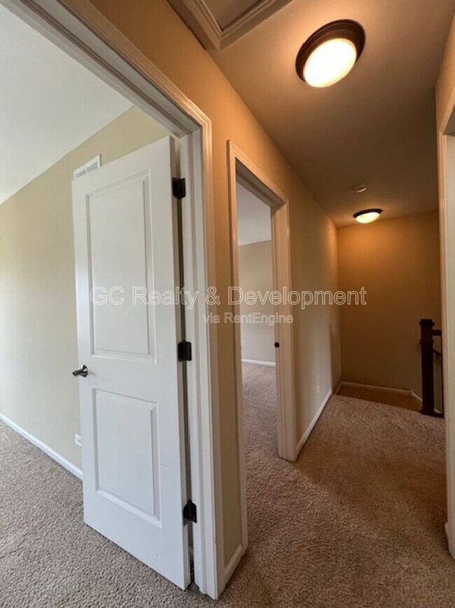 Building Photo - 498 Grosvenor Ln