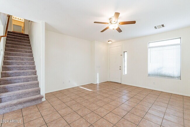 Building Photo - 1078 E Saragosa St