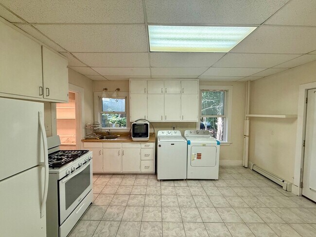Building Photo - 39 Newtonville Ave