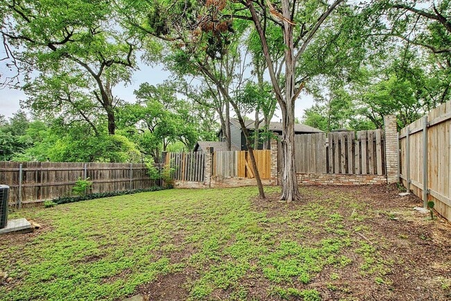 Building Photo - 6108 Cherrylawn Cir