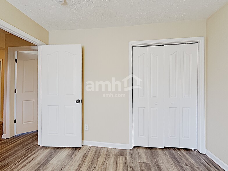 Building Photo - 1056 Lakewalk Dr