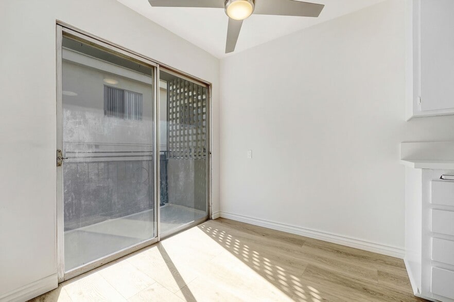 Building Photo - 1550 S Saltair Ave