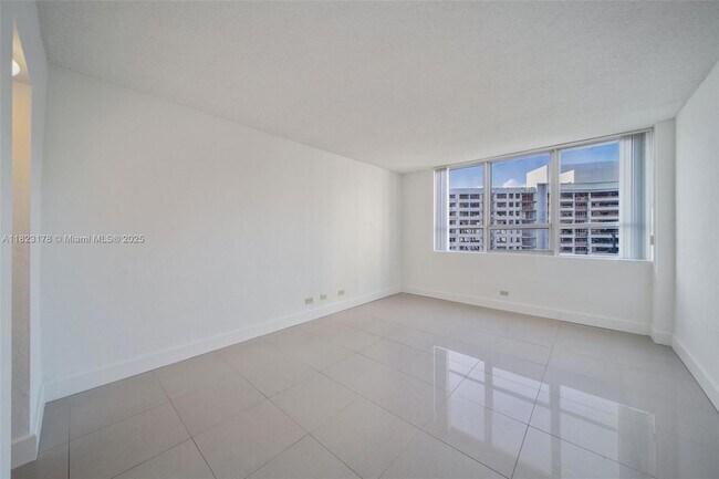 Building Photo - 1500 Bay Rd