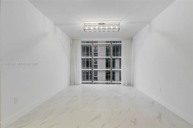 Building Photo - 700 NE 24th St