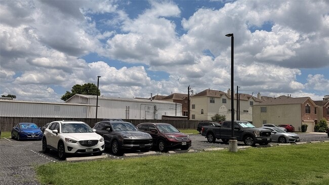 Building Photo - 650 Westcross St