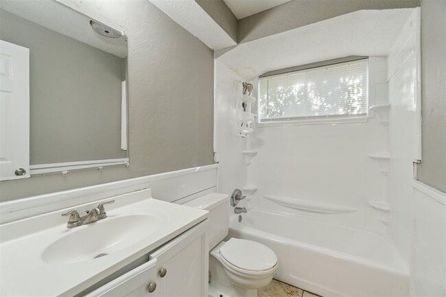 Building Photo - 4009 Vickie Dr