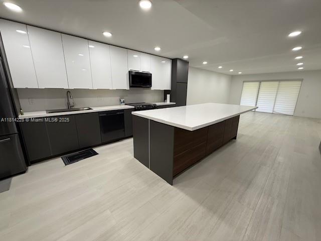 Building Photo - 413 Lakeview Dr