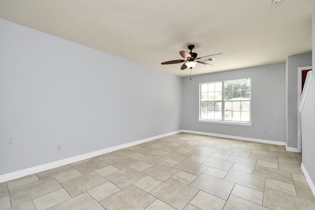 Building Photo - 10022 Raymondville Rd