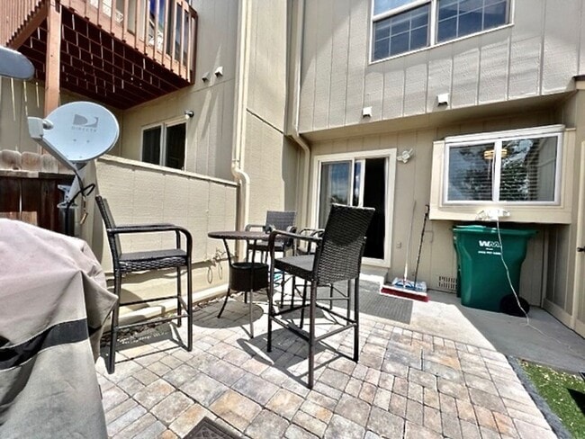 Building Photo - FURNISHED Two Bedroom Two Bath Condo on th...